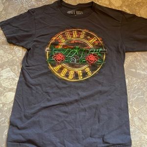 Guns n’ roses graphic tee, size small